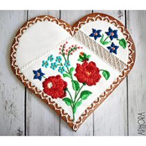 Mézeskalácsok népi-hagyományos díszítéssel